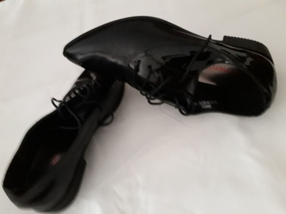 Sapatos vários em bom estado