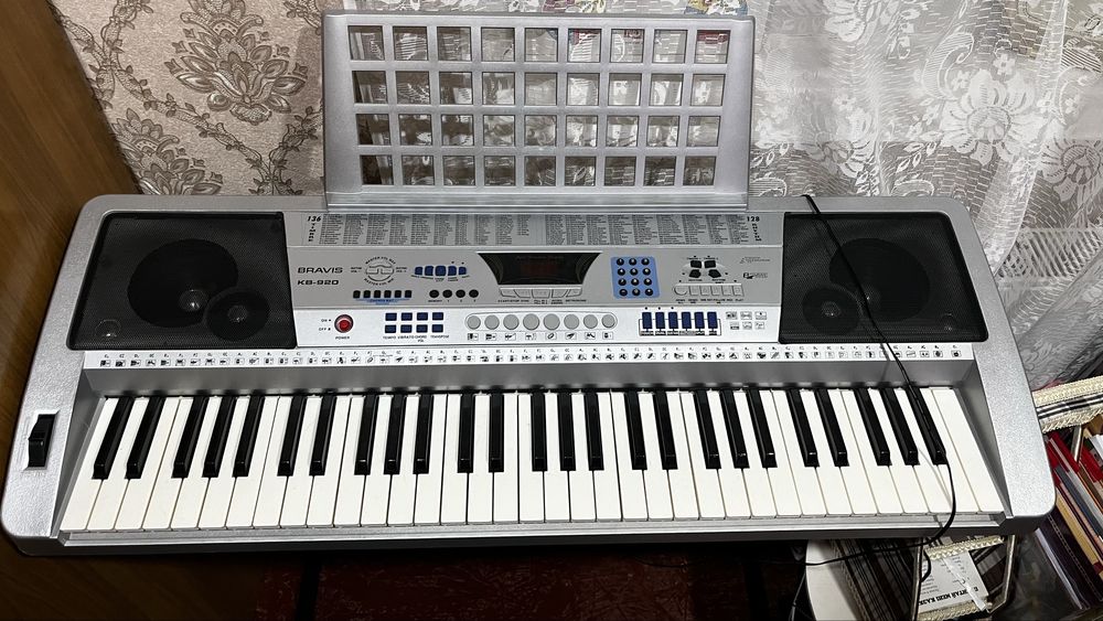 Продам синтезетор Bravis KB-920