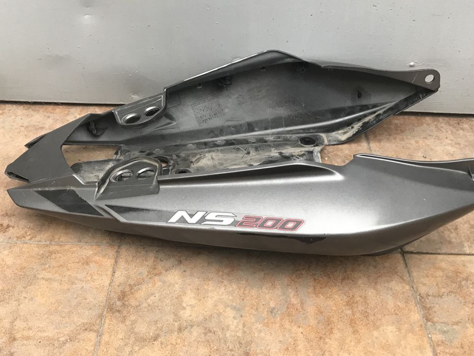 Кожух сидіння Bajaj pulsar ns200