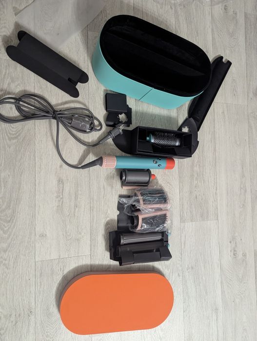 Dyson Airwrap гарний варіант на подарунок