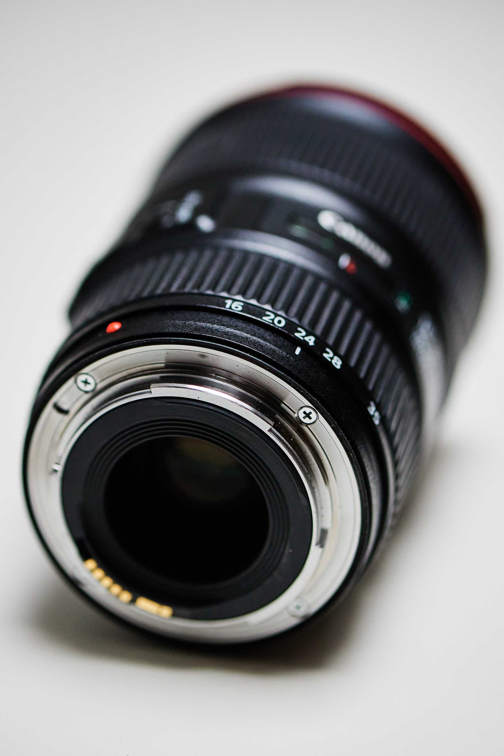 Obiektyw Canon EF 16-35mm f4 IS w bardzo dobrym stanie!