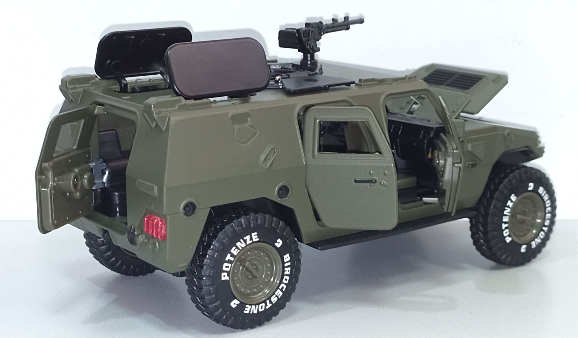 Бронемашина DONGFENG Warrior модель 1:28 ТМ Автосвіт Металл свет звук