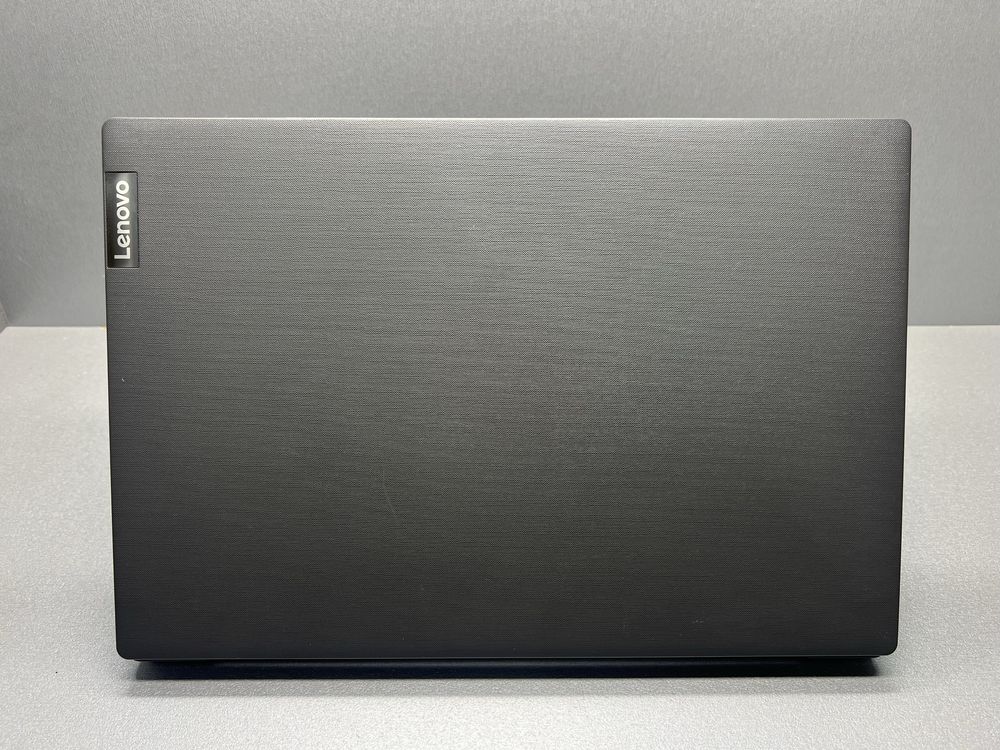 50 Lenovo V15-ADA Ryzen 5 3500U/4/256/AMD Radeon Vega 8/15,6/60Hz
