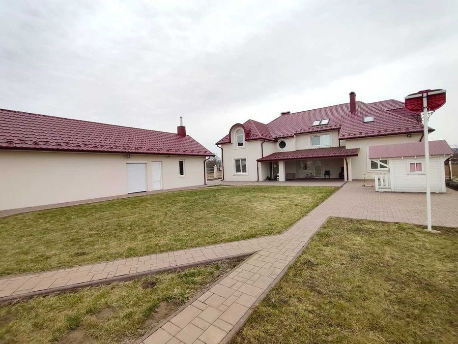 Продається сучасний будинок з дизайнерським ремонтом в с. Шипинці