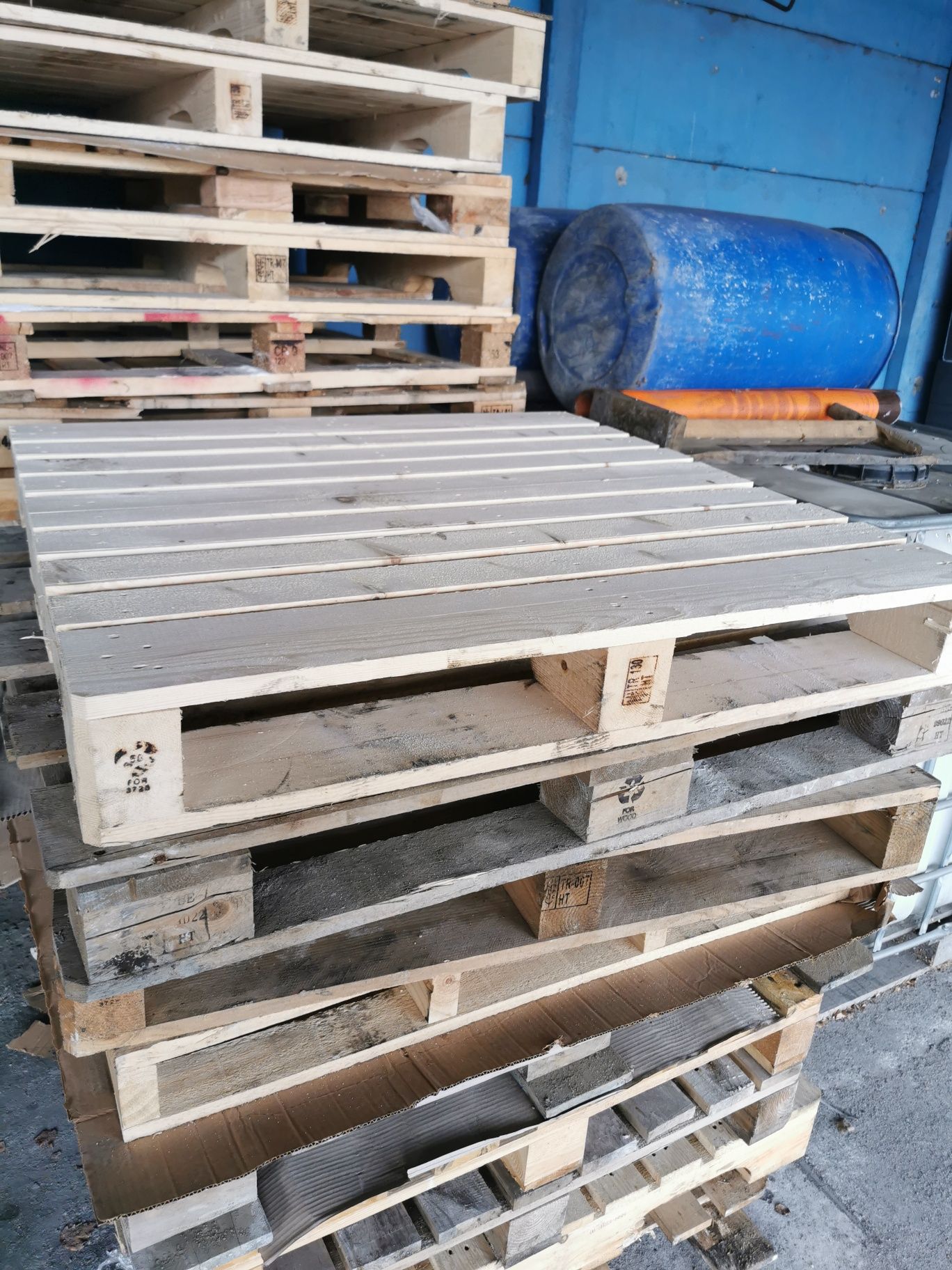 Palety 110x110 stan idealny solidne