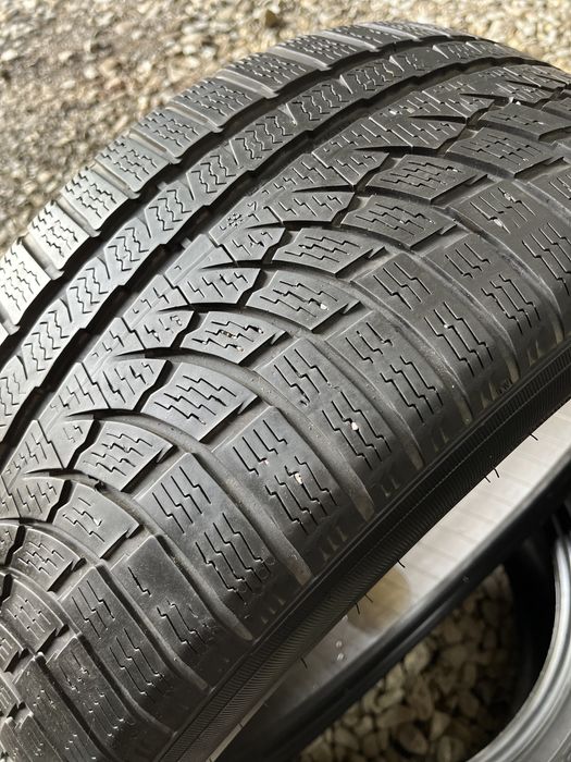 245/40 R19 2 шт. Nokian