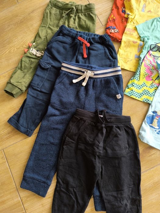 Spodnie i koszulki  dla chłopca 98