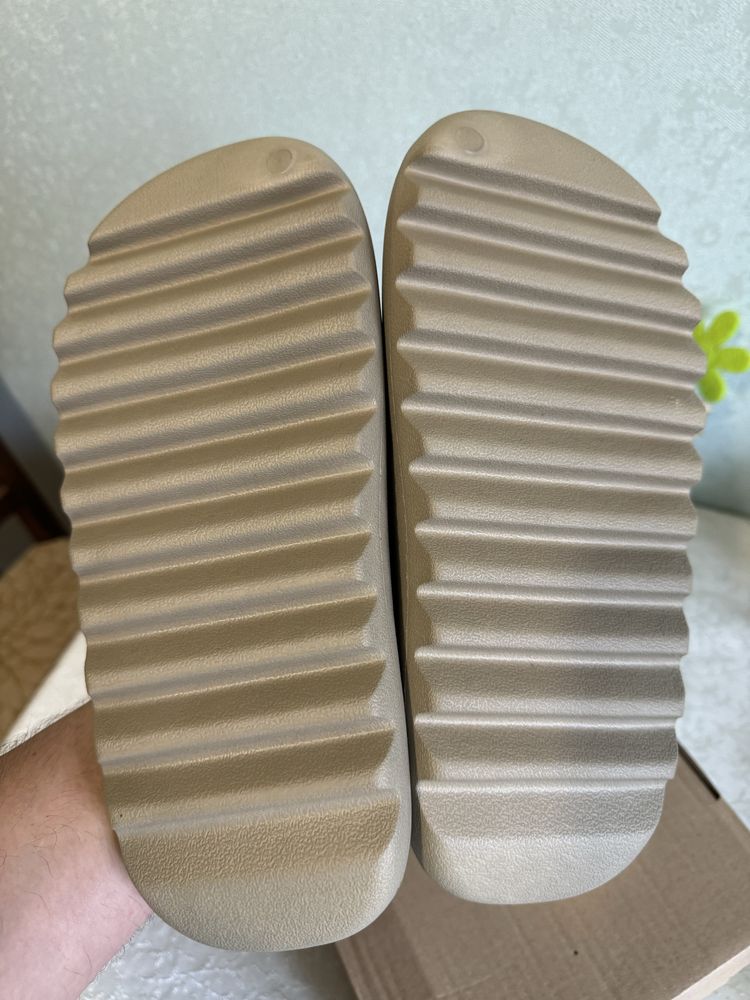 Продам нові,фірмові,потужні тапочки Adidas Yeezy SLIDE