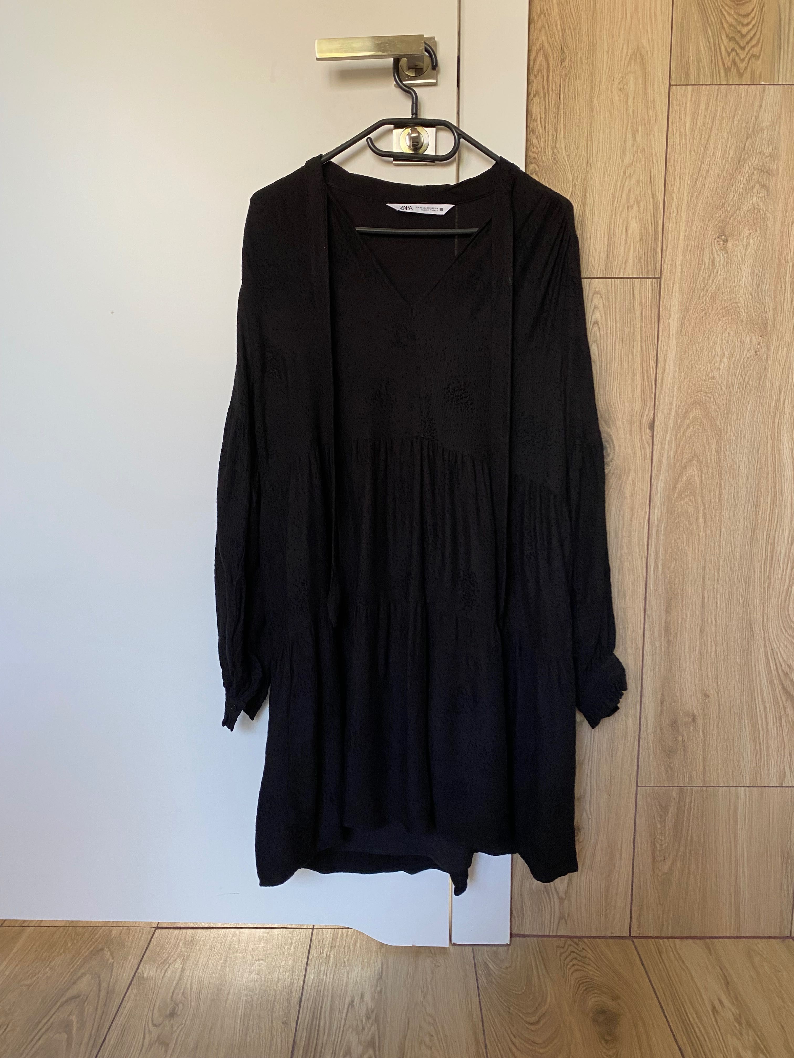 Sukienka czarna Zara XS z falbanami i długim rękawem