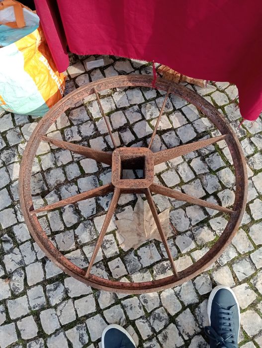 Roda de ferro de carroça de bois