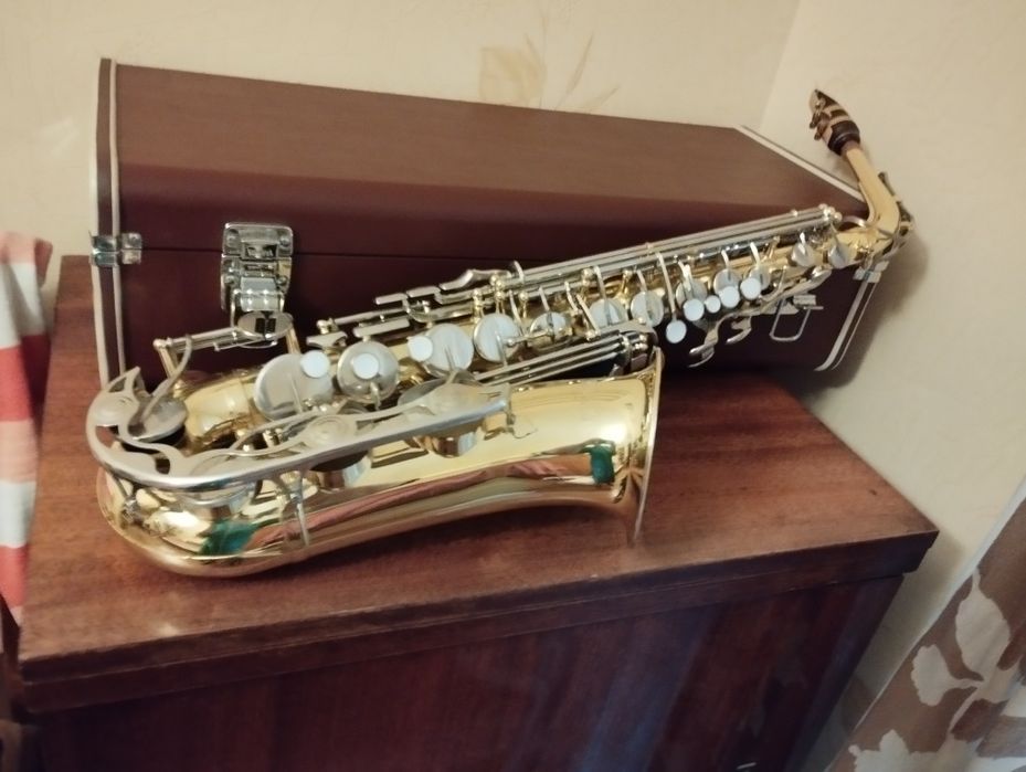 Саксофон.  Ямаха.   Оригинал. Дивись номер на фото.