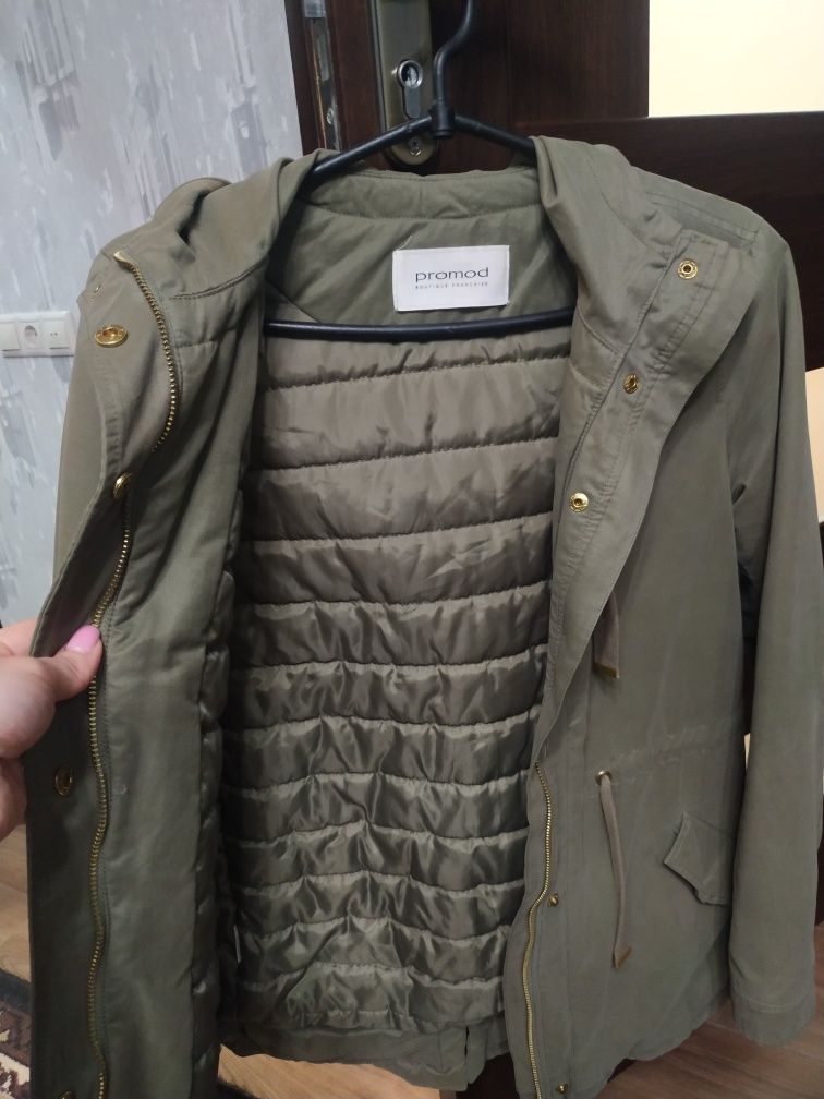 Продам жіночу парку