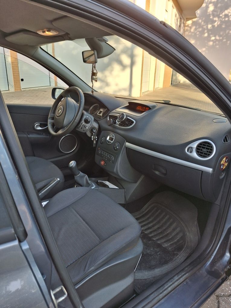 Renault clio 1.2 Dynamic S Tce 
2008/03
183.500km 
Sensor chuva
Faróis