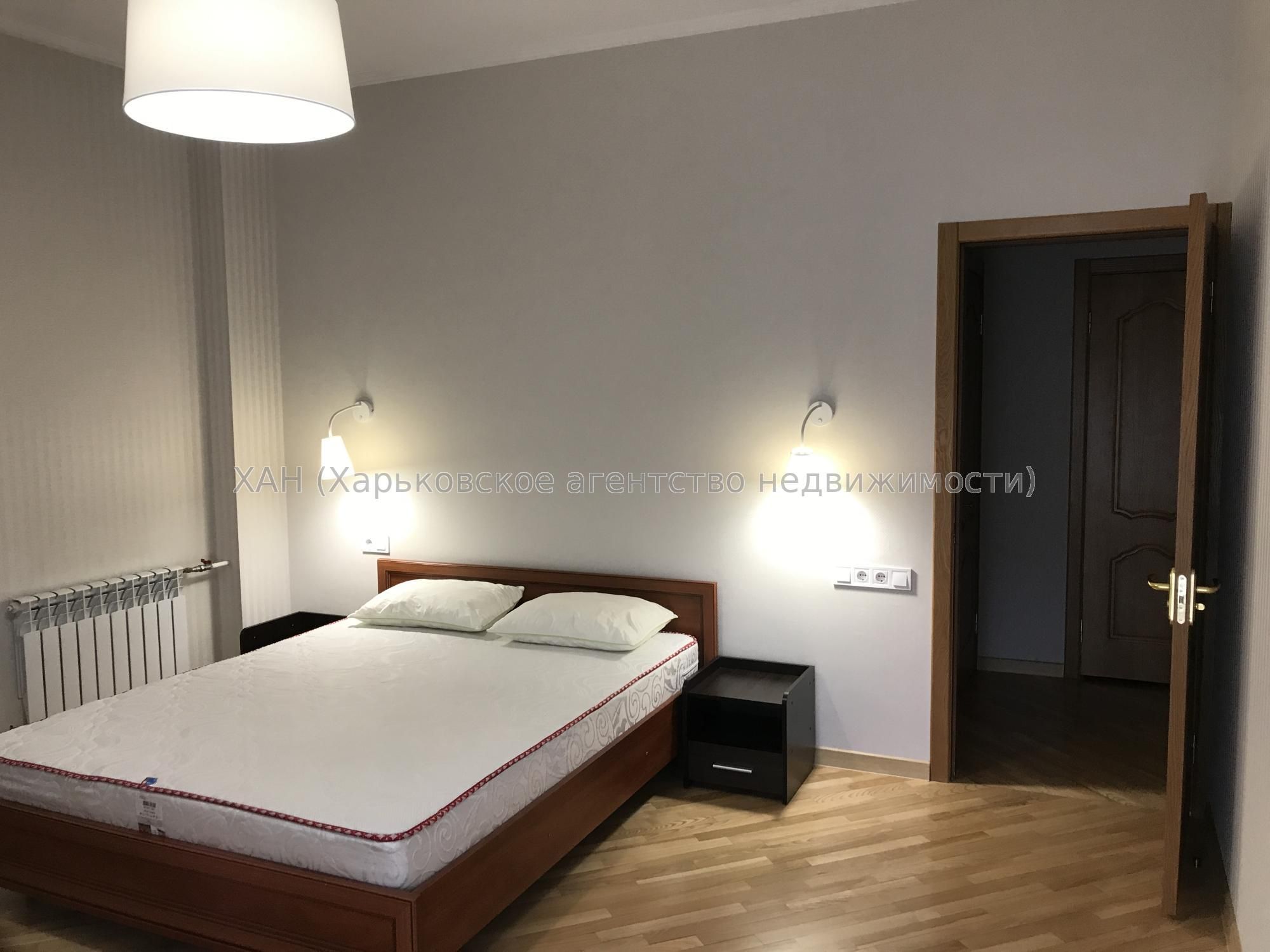 Продам 4к кв.у центрі міста 120тис.з послугами АН  М52