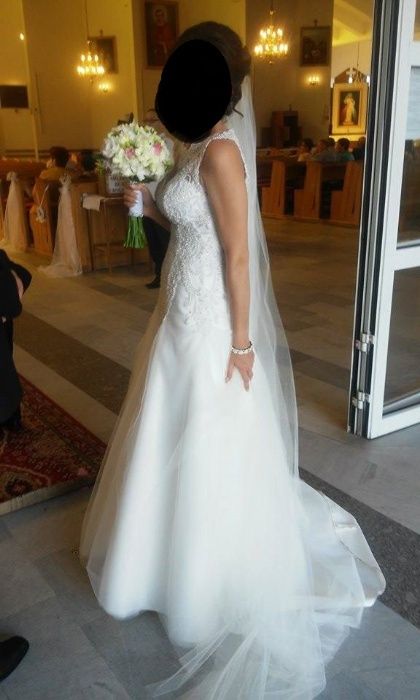 Przepiekna suknia ślubna z perełkami, tiulem i trenem r 34/36