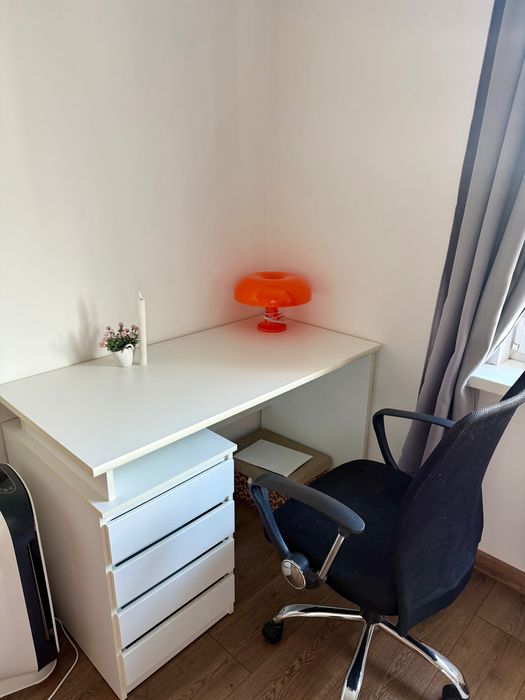 Білий письмовий стіл з шухлядами JYSK