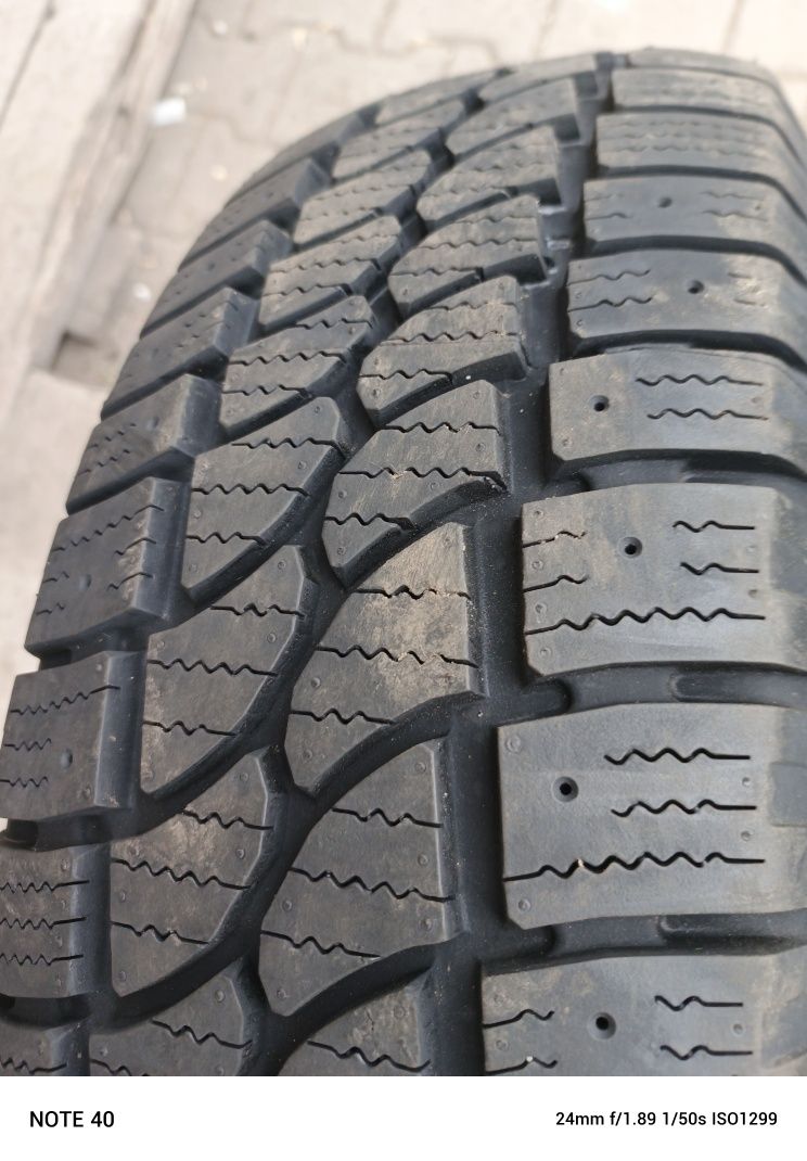 Nowe opony zimowe 215/65/16c Kormoran 24r