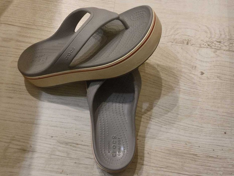Продаются женские вьетнамки Crocs Jibbitz Crocband Platform Flip