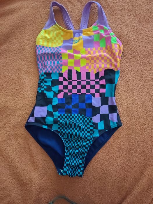 Продам купальник arena