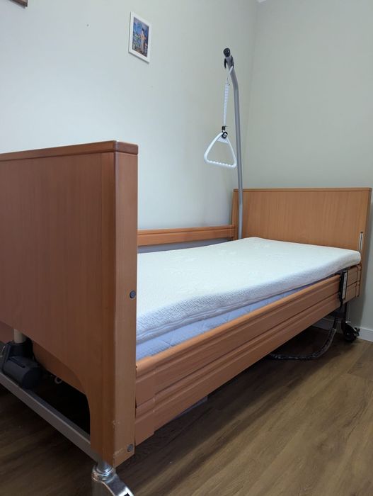 Łóżko rehabilitacyjne z pełną regulacją