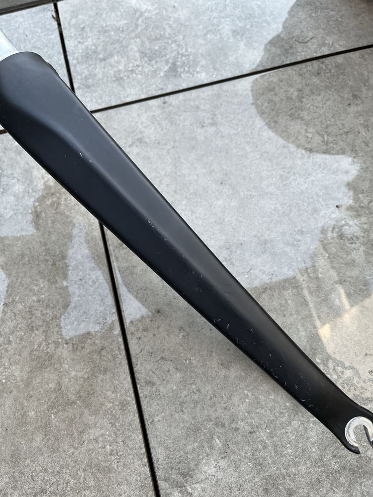 Karbonowy widelec Aventon Cordoba