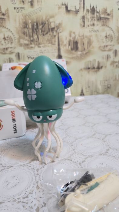 Танцюючий кальмар восьминіг музична іграшка на подарок в 3-ох кольорах