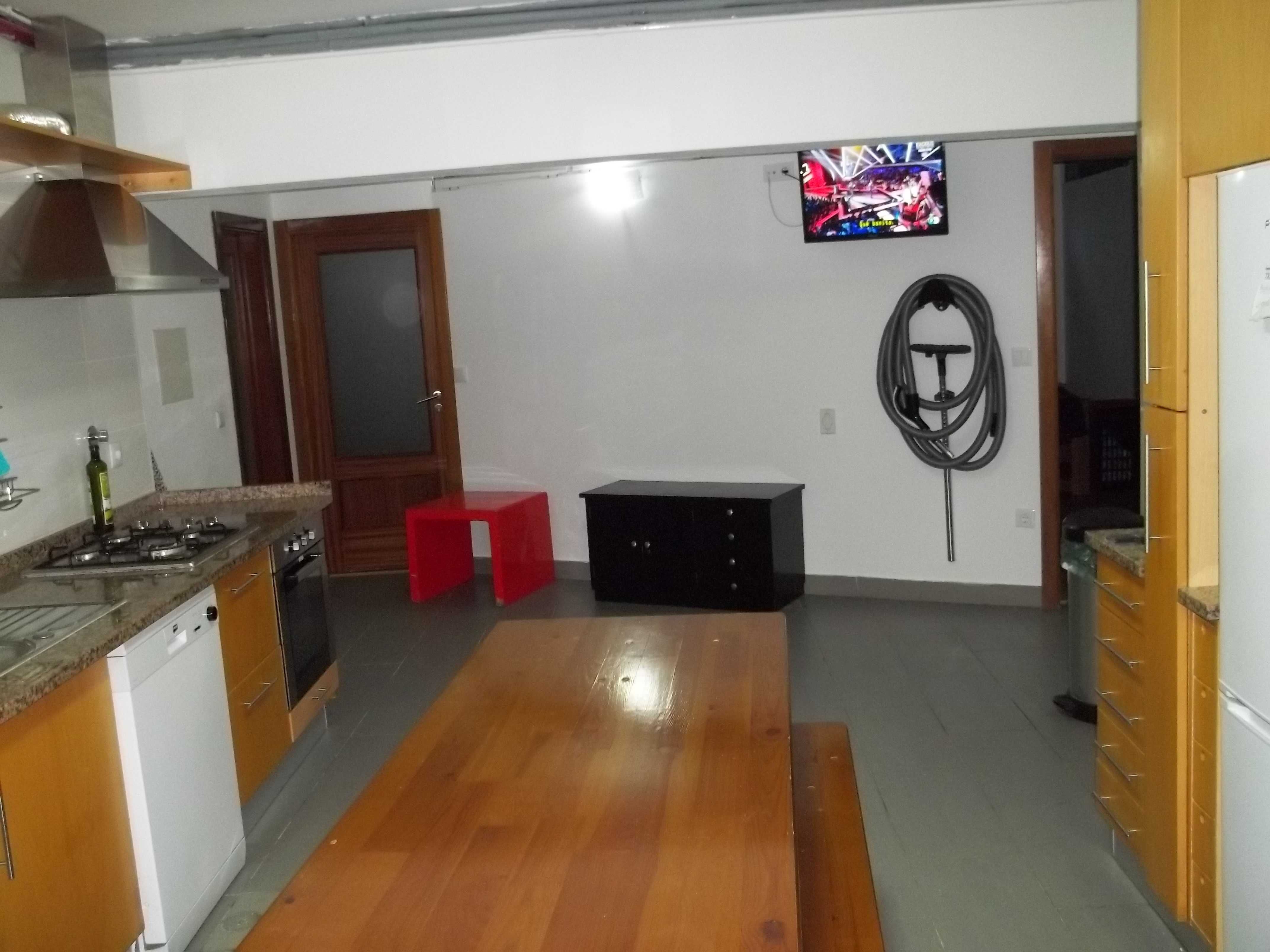 Quarto em Valença disp. A part. 01Jan25