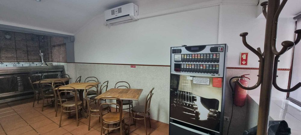 Arrenda-se café snack bar completamente equipado! Bom preço!