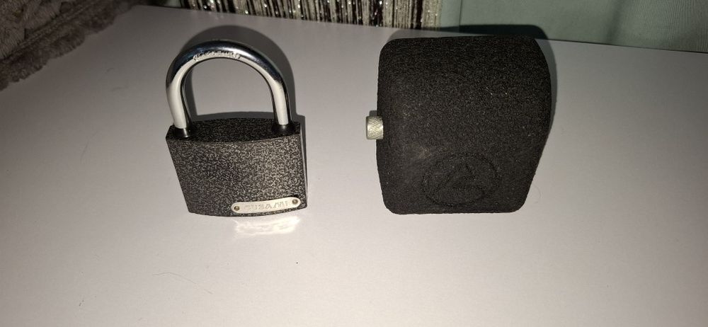 Продам 2 навесних замка