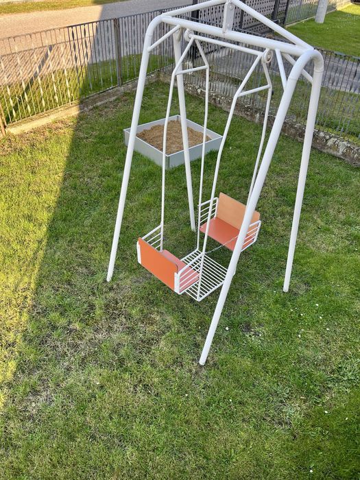 Plac zabaw, zjeżdżalnia, huśtawka