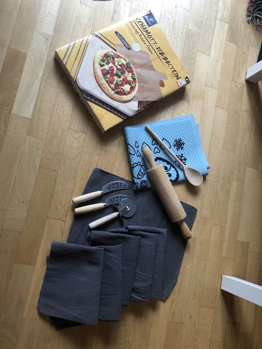 Zestaw do pizzy kamień wałek noże serwetki