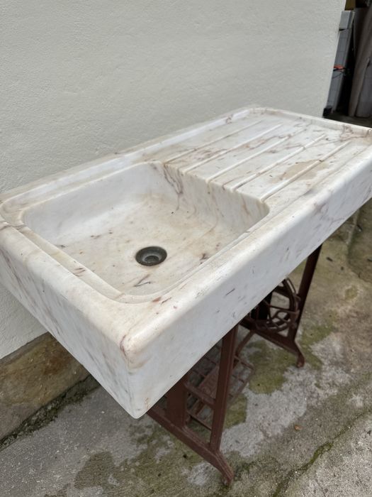 Lava loiça em Marmore