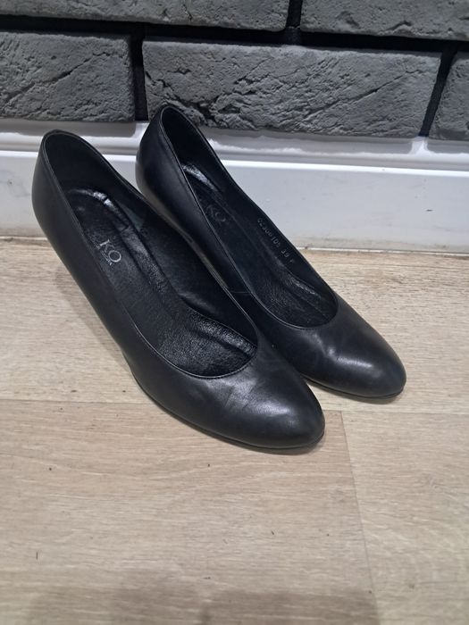 Szpilki Ryłko czarne roz.39