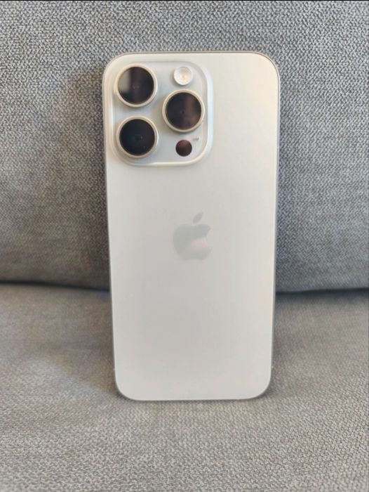 iPhone 15 pro + acessorios