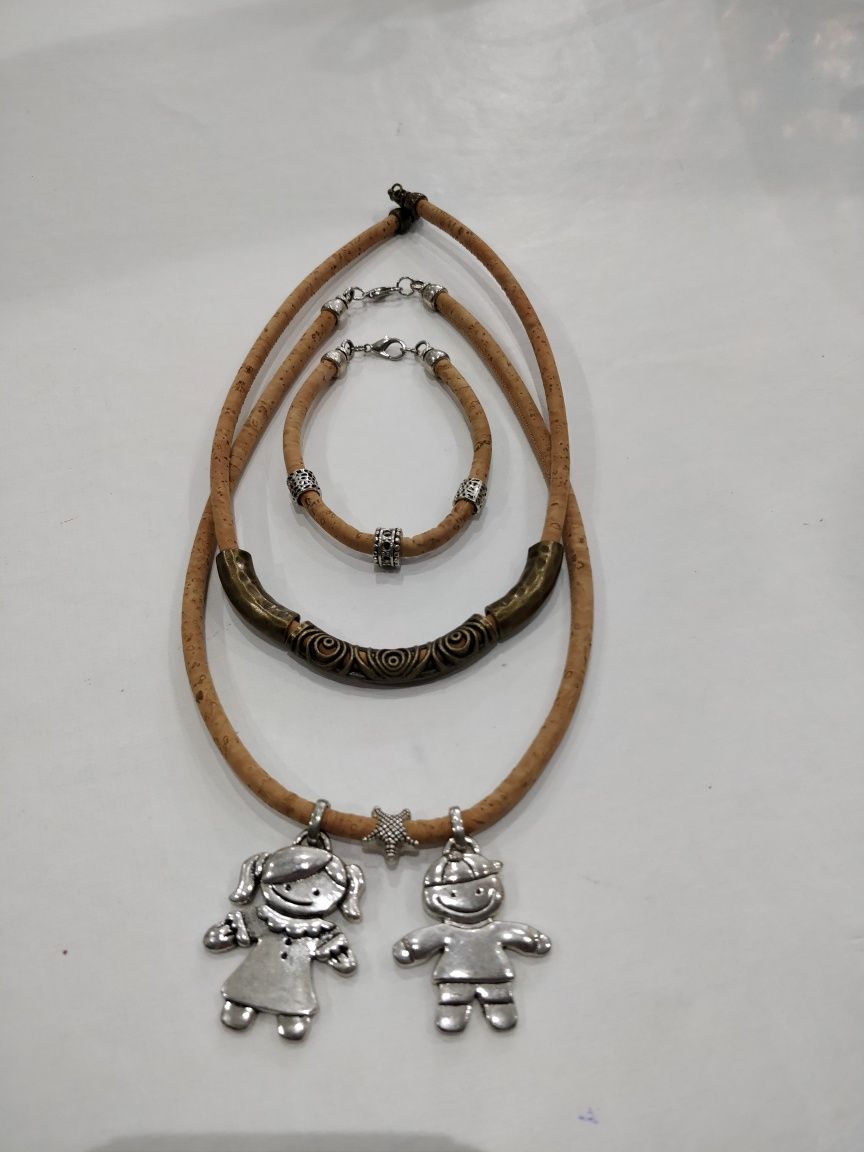 Conjunto de Colar e pulseira em cortiça, artesanal