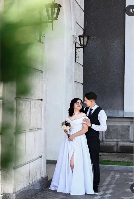 Весільна сукня, була одягнена один раз, шилася на замовлення