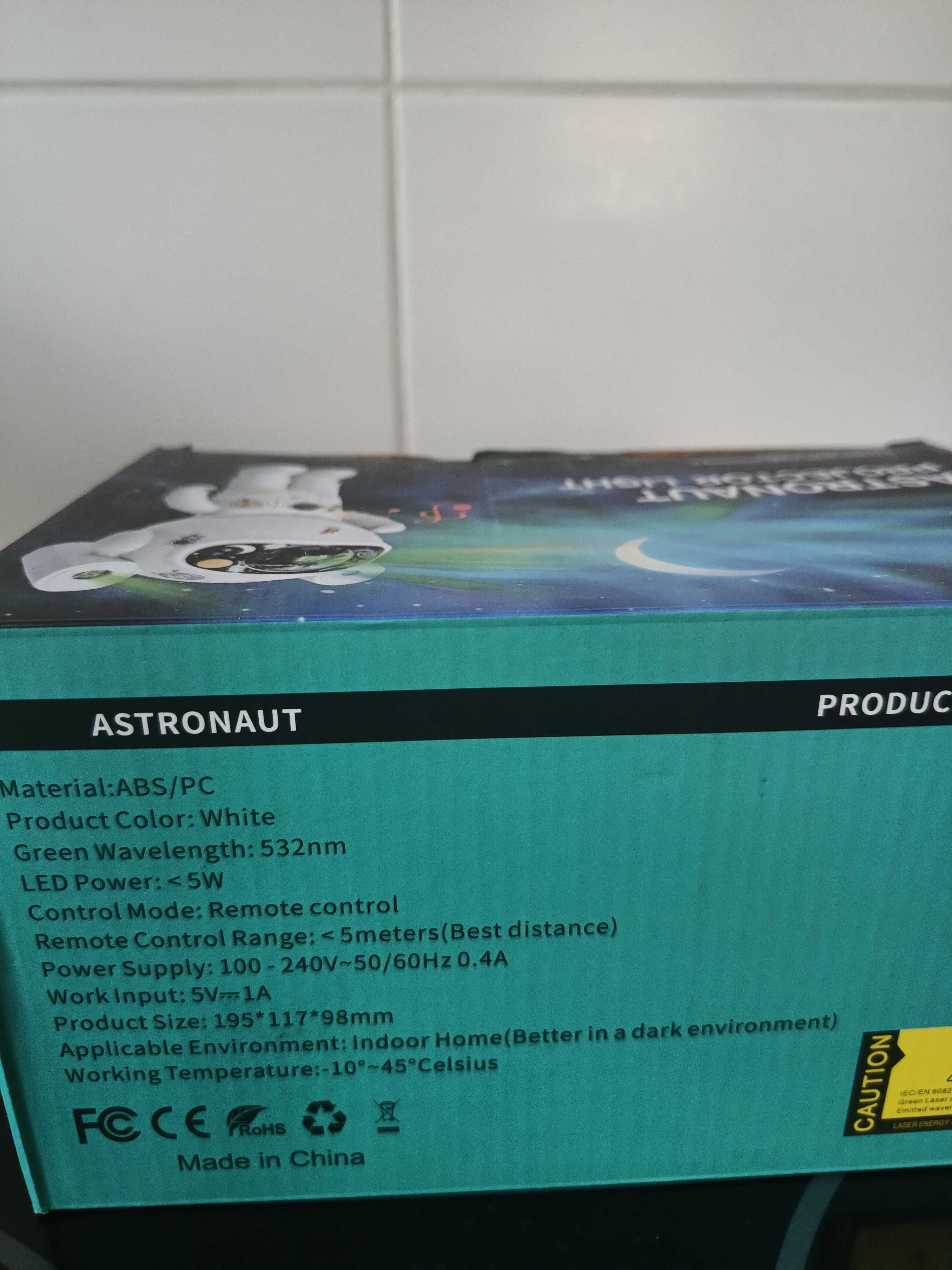 PROJEKTOR GWIAZD Dla Dzieci Lampka Nocna Rzutnik Laserowy LED