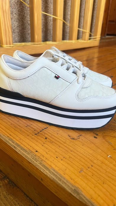 Tommy Hilfiger,  нові кросівки