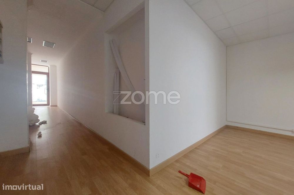 Loja com 120m2 no centro de Fátima