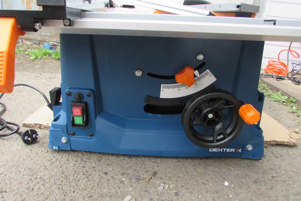 Настільна пила, циркулярка по дереву Dexter 2000вт. 250мм (Німеччина