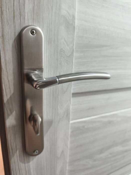 Drzwi łazienkowe prawe i lewe 70 z ościeżnicą używane