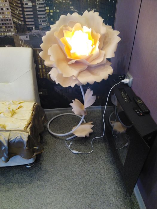 Напольная лампа из изолона