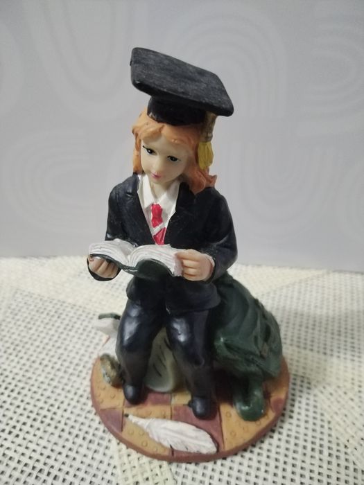 2 estatuetas em liga de gesso