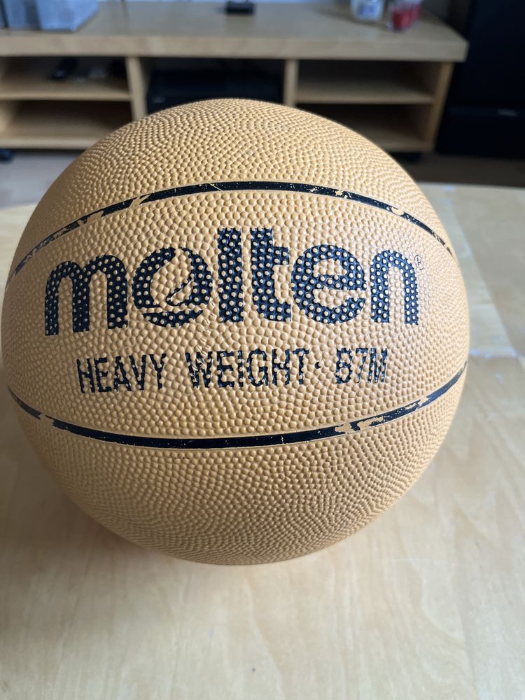 Ciężka piłka do koszykówki Molten B7M / B6M Heavy (1400g)