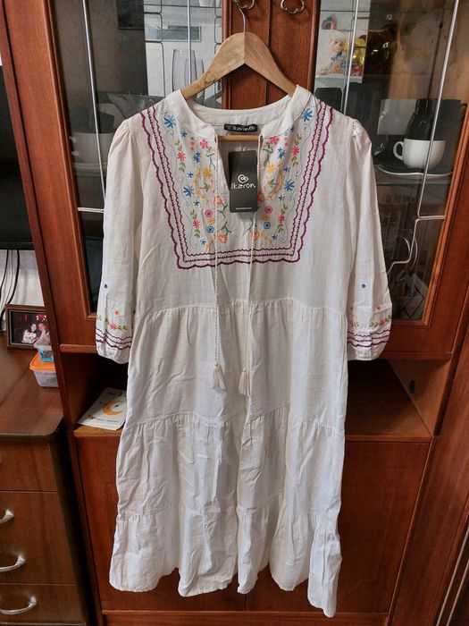 Вишивана сукня біла