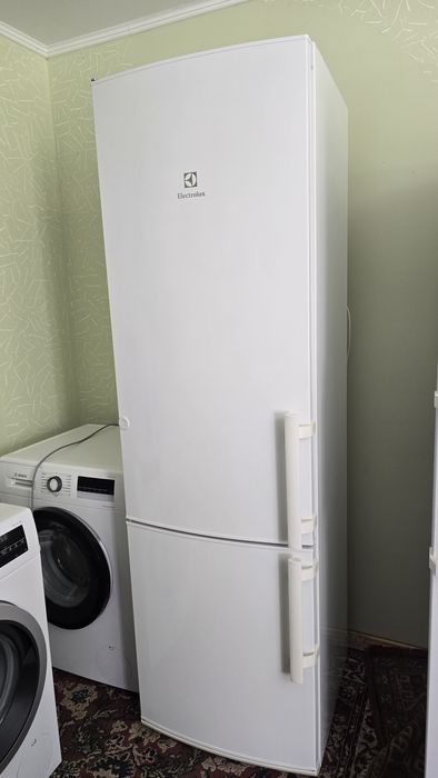 Холодильник білий , 1,85 м висоти