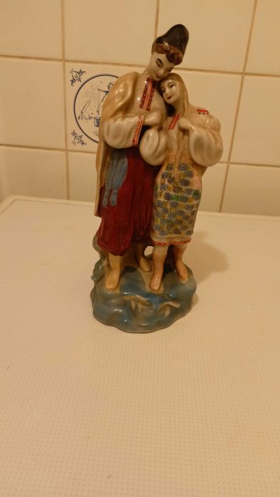 Porcelanowa figurka Chłopak i Dziewczyna
