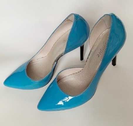 Лакові блакитні туфлі-човники на шпильці
