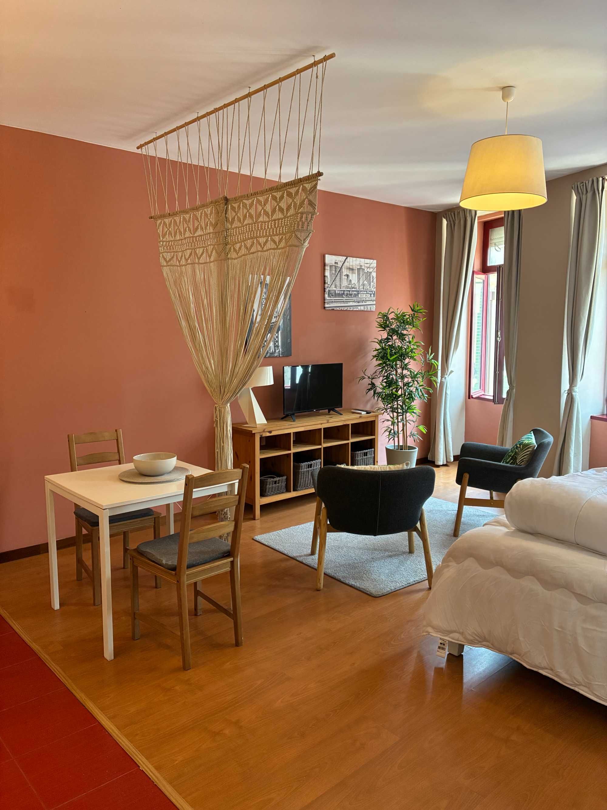Cozy studio apartment for rent in downtown Porto, Rua Formosa
