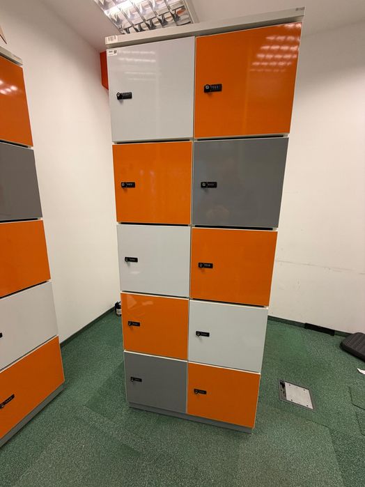 Szafa typu LOCKER z 10 komorami MDD bardzo ładny stan kolor pomarańcz